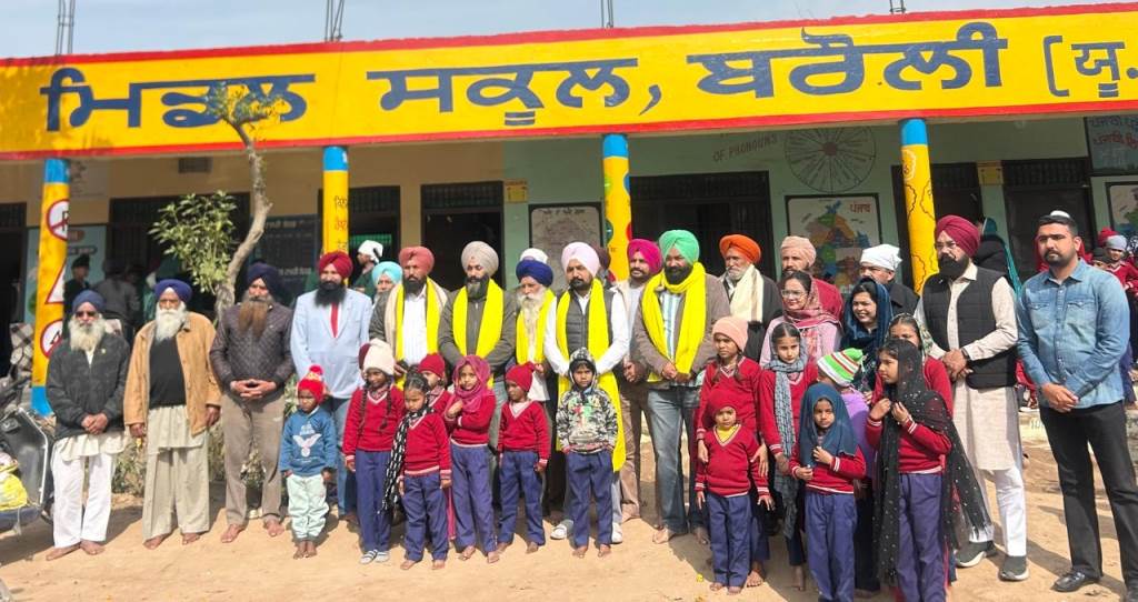 गवर्नमेंट मिडिल स्कूल बरोली में श्री सुखमणि साहिब जी का पाठ करवाया गया
